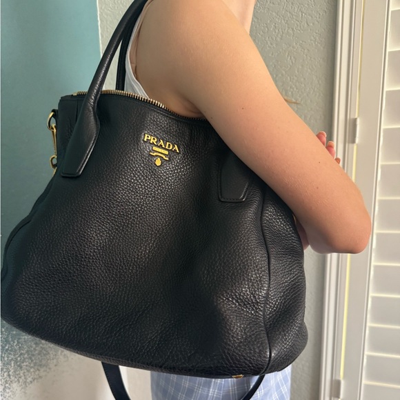 PRADA Vitello Daino Tote black leather with crossbody strap great condition - Picture 9 of 15